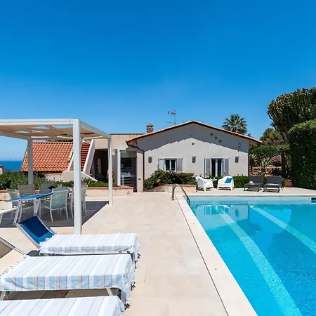 Splendida Con Vista Mozzafiato E Piscina Villa *