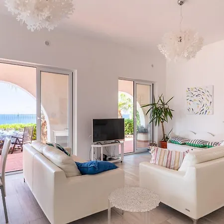 Splendida Con Vista Mozzafiato E Piscina Terrasini